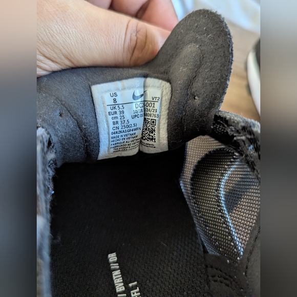 Nike Waffle One Women's Shoes (8) - Picture 2 of 9